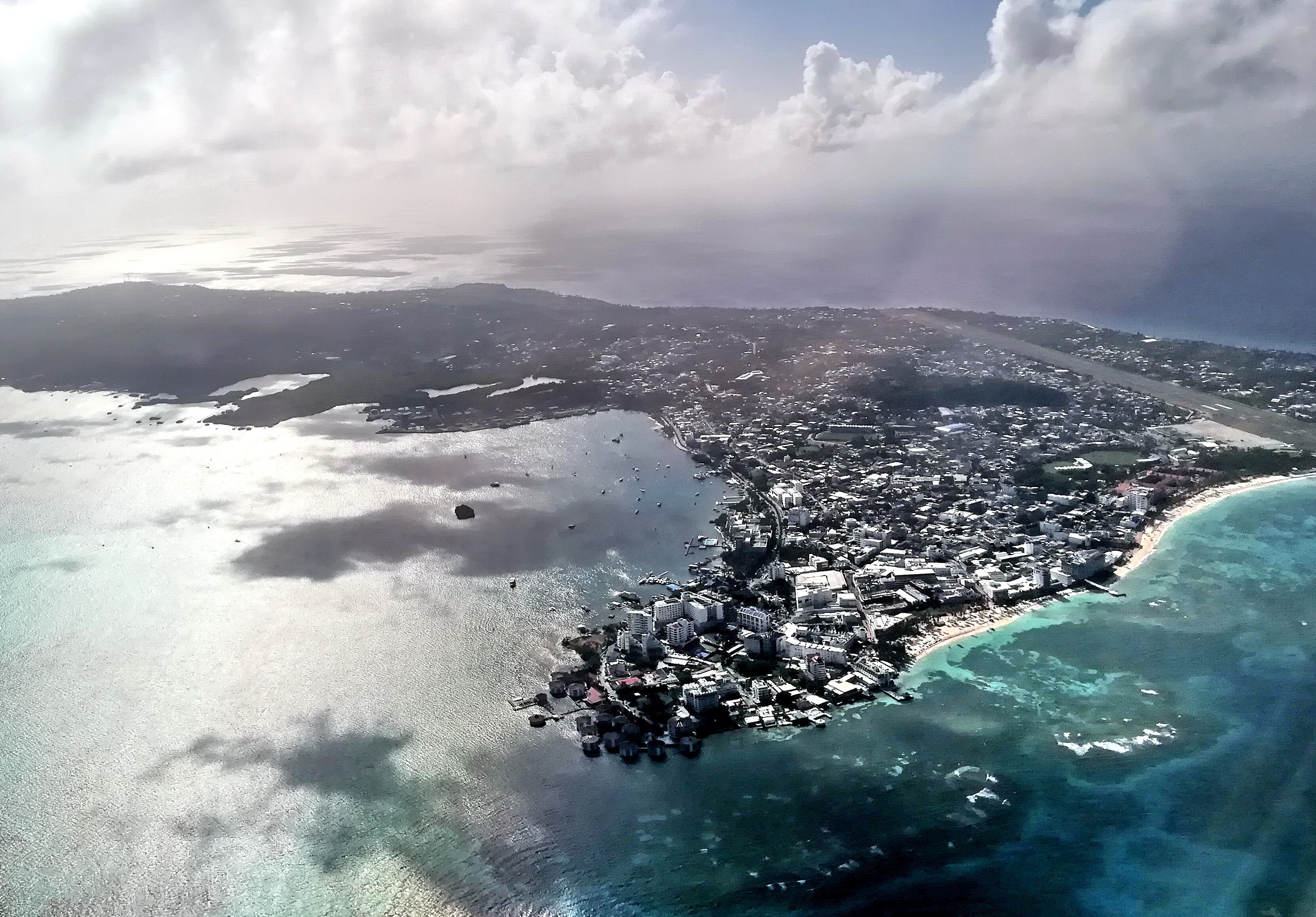 El destino del mar territorial colombiano en el occidente del Caribe fue definido por la Corte Internacional de Justicia, en respuesta a la demanda presentada por Nicaragua sobre la delimitación de la plataforma continental, en la cual la Corte de La Haya falló a favor de Colombia.