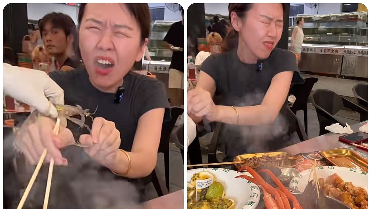 La mujer fue atendida por un camarero que le ayudó a quitar al animal de su mano