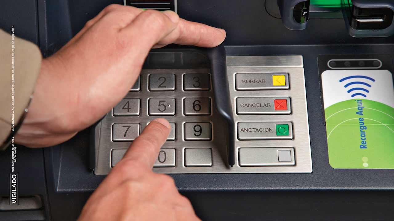 Tenga en cuenta estos consejos para tener transacciones más seguras en los cajeros electrónicos.