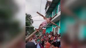 Video | El instante que un hombre que interpretaba a Jesús se salvó de morir electrocutado