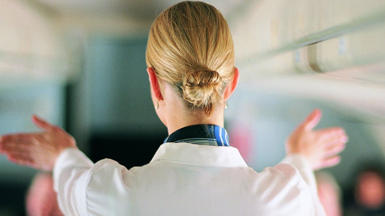 La tripulación esta capacitada para identificar a los pasajeros que no acaten las recomendaciones al interior del avión.