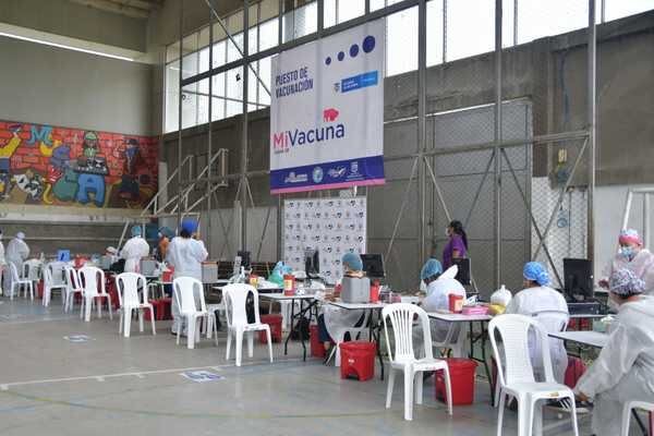 Megacentro de vacunación en Cali