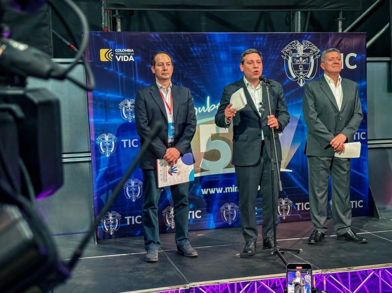 Mauricio Lizcano anunció que el 5G es una realidad para Colombia.