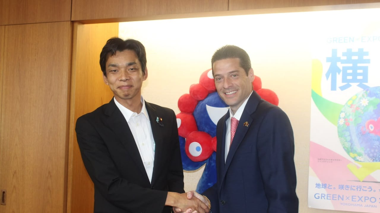 Reunión de minComercio, Mauricio Gómez Amín, con Hiroshi Yonenaga, presidente de Toyota Colombia.