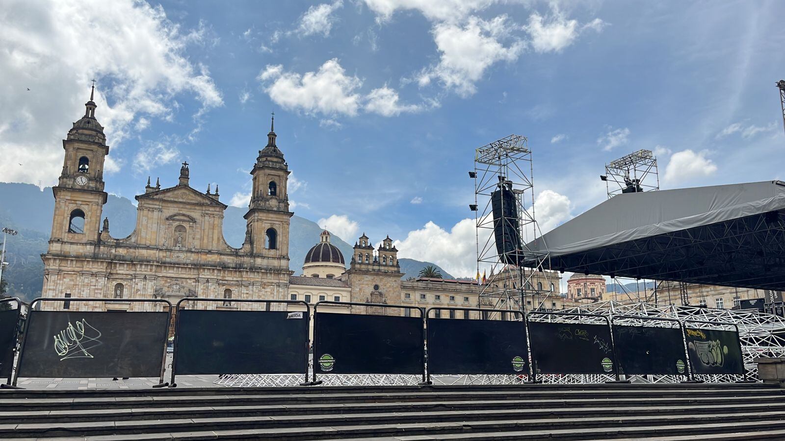 Tarima marchas 27 de septiembre.