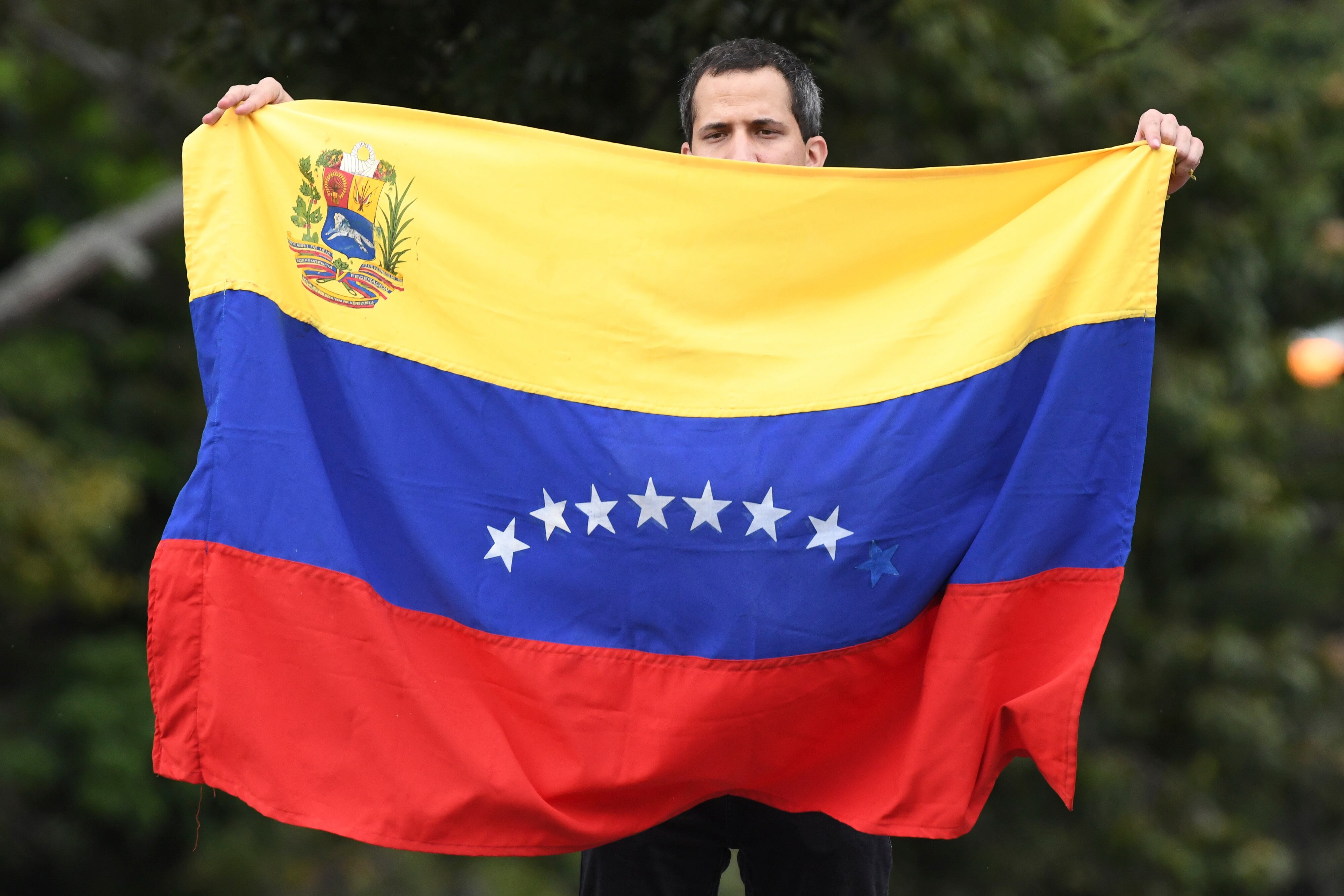 El líder de la oposición venezolana llegó a Estados Unidos, tras ser expulsado de Colombia