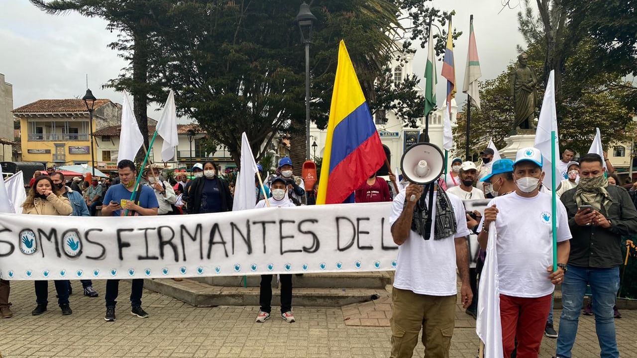 Excombatientes han hecho marchas y plantones pidiendo mejores condiciones de seguridad.