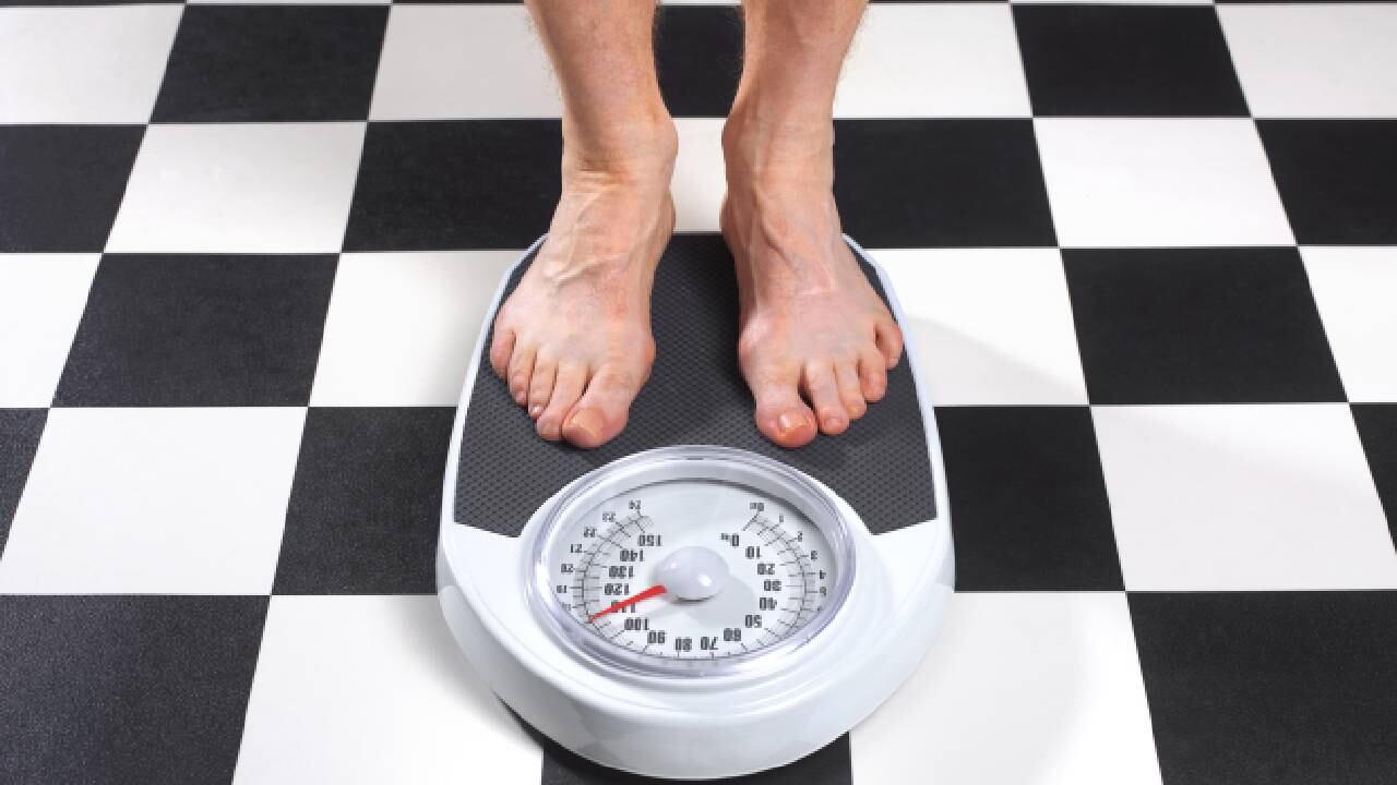 Es importante una alimentación balanceada, realizar ejercicio para complementar la dieta y bajar de peso. Foto: GettyImages.