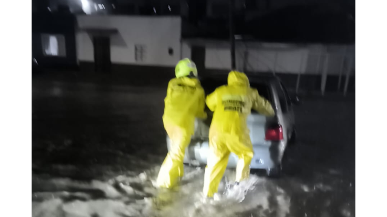 Reportan graves inundaciones en Ubaté, Cundinamarca.