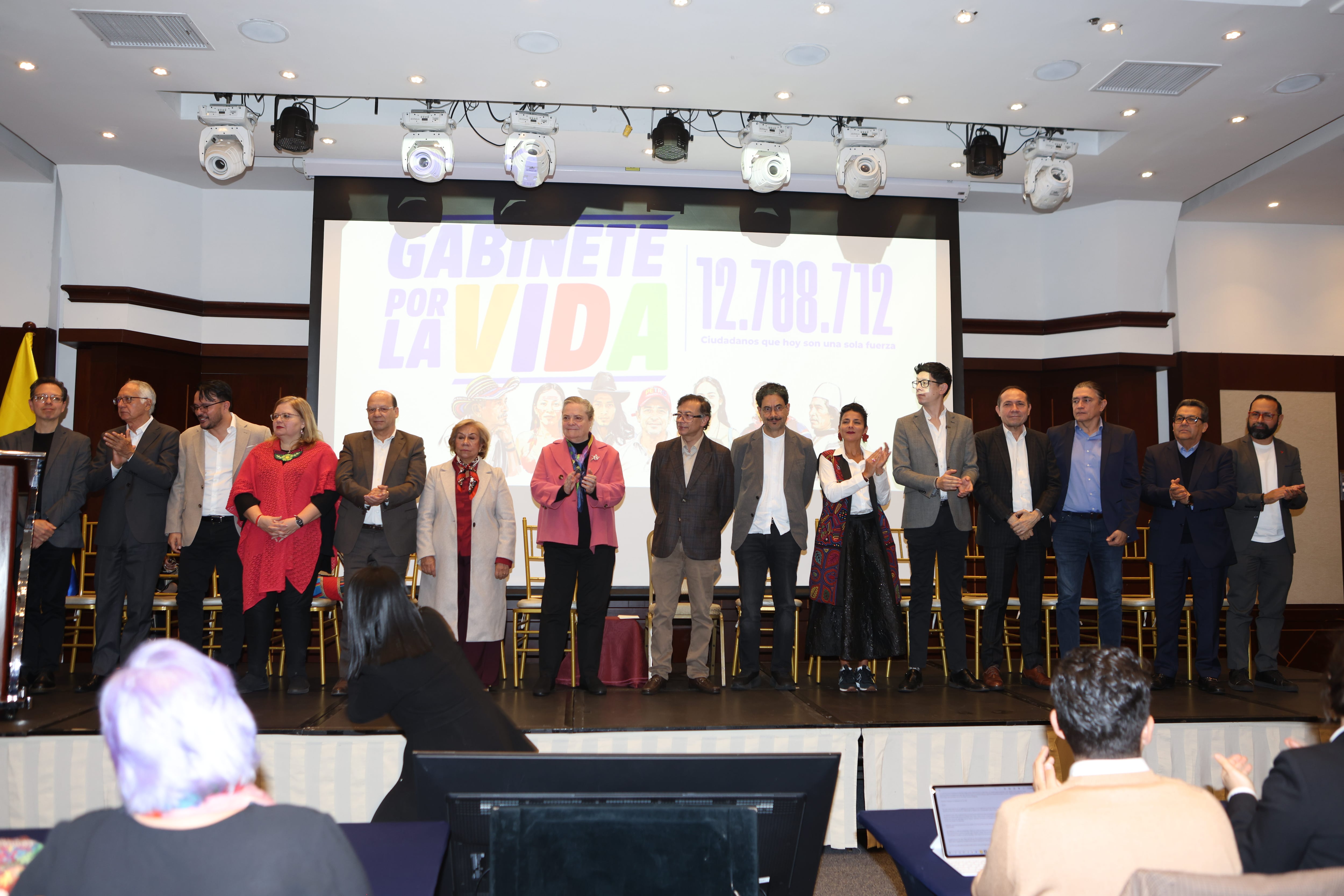 El expresidente de Colombia, Gustavo Petro, y el líder de la oposición y senador del Pacto Histórico, Iván Cepeda, liderarán hoy la presentación del Gabinete por la Vida