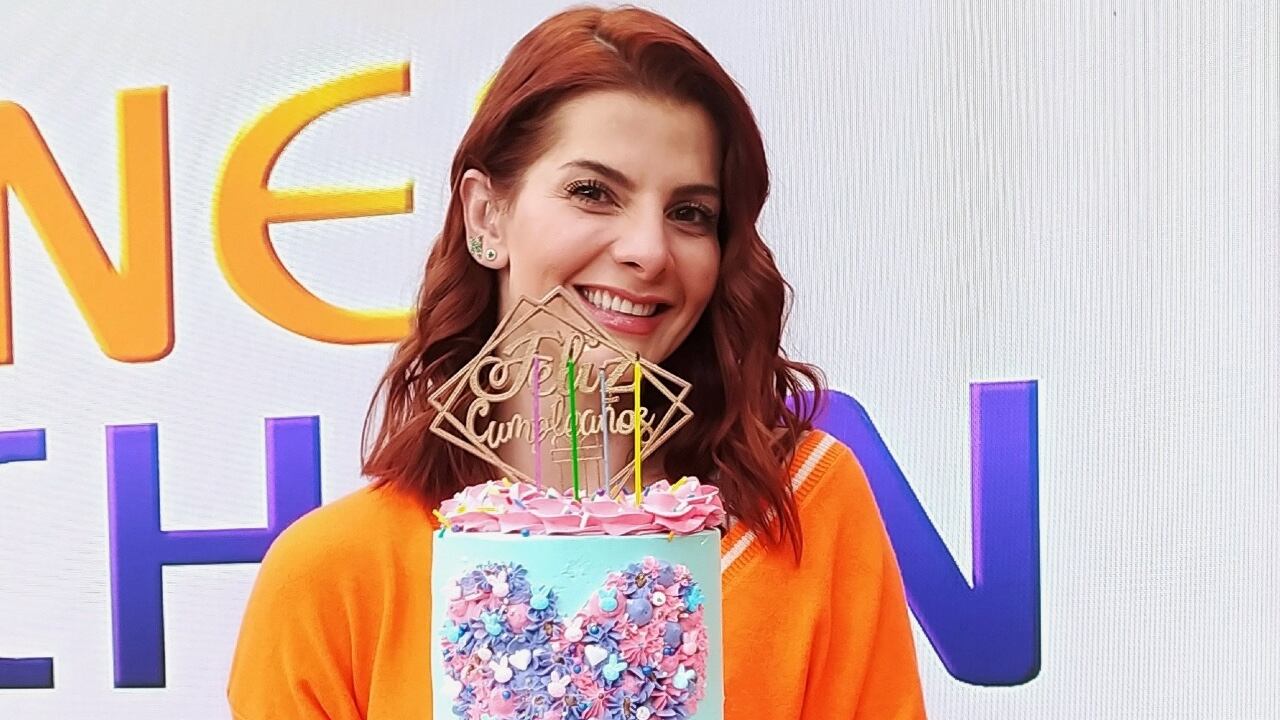 Carolina Cruz rompió la piñata por su cumpleaños y 'asustó' a sus compañeros de Día a Día