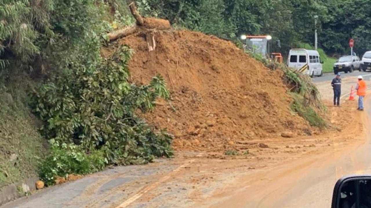 Derrumbe en la vía Cali - Popayán.