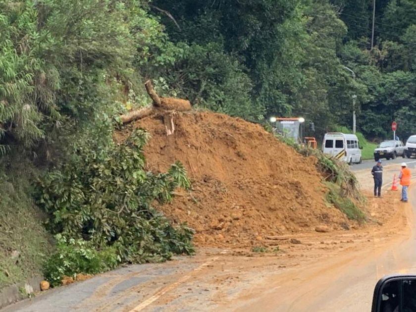 Derrumbe en la vía Cali - Popayán.