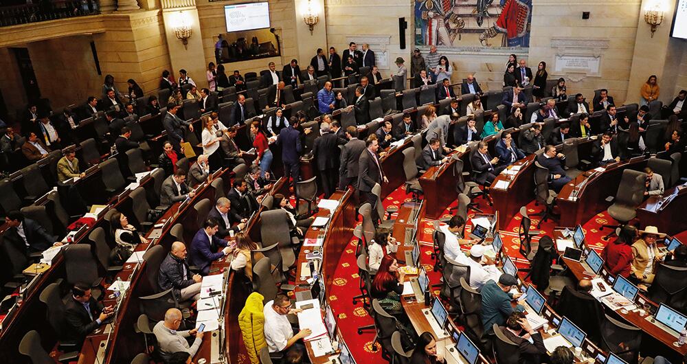 Un importante número de congresistas del Partido de la U, Liberal y Conservador se retiraron de la Cámara en medio de la reforma pensional. 