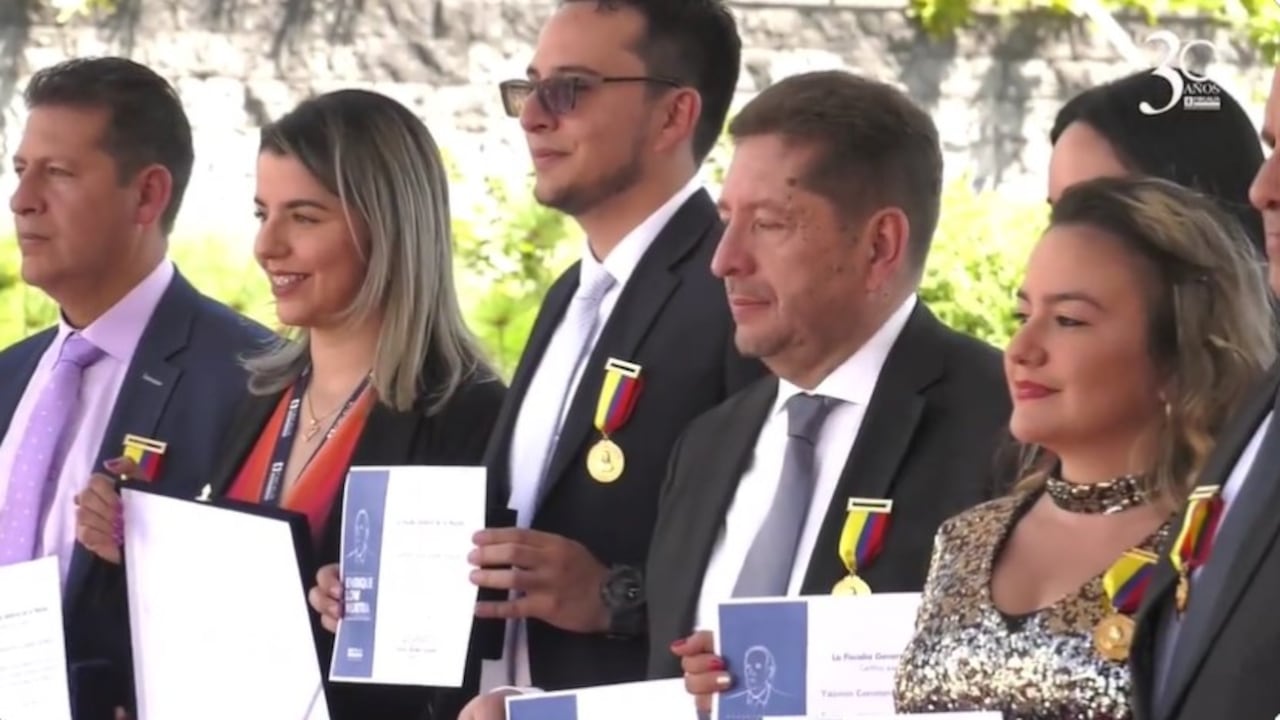El fiscal general de la Nación, Francisco Barbosa, entregó los premios Enrique Low Murtra.