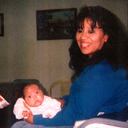 Melissa posa junto a dos de sus hijos