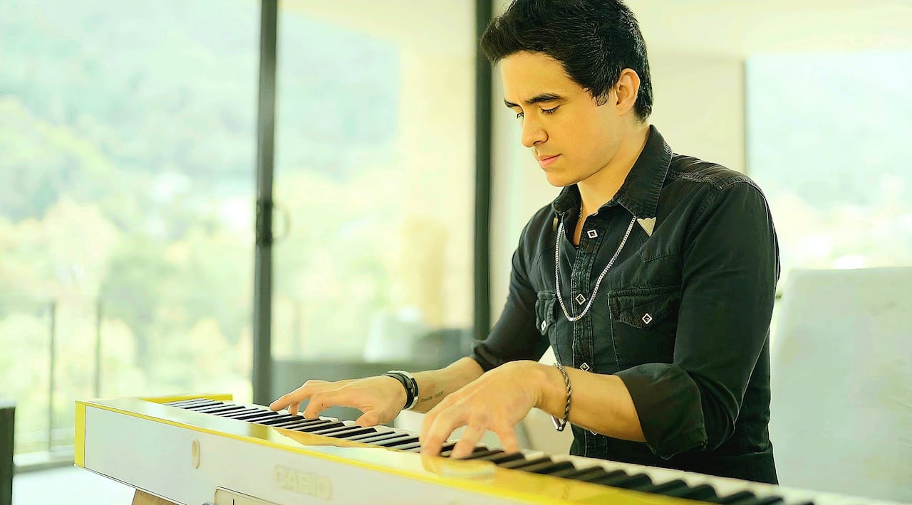 Diego Cáceres ha sido nominado en tres categorías de los prestigiosos Voice Arts Awards 2026, reconocidos mundialmente como los “Óscar de la voz”.