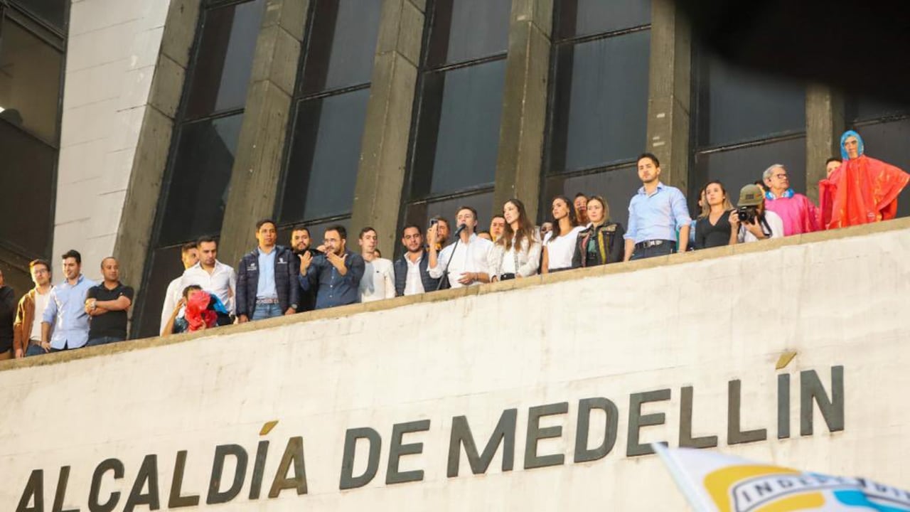 Plantón por suspensión de Daniel Quintero en Medellín.