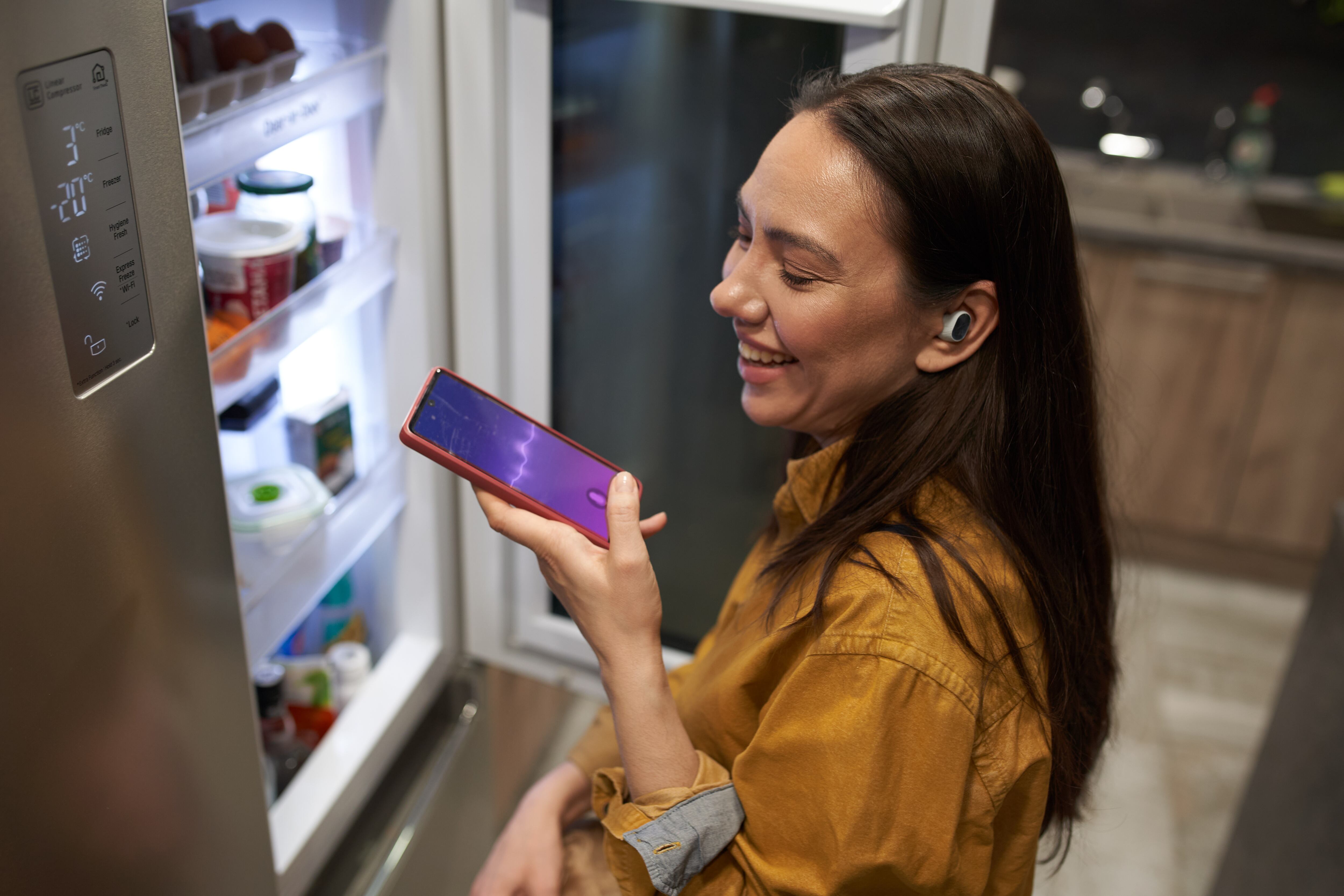 El micrófono puede estar obstruido por polvo o suciedad.