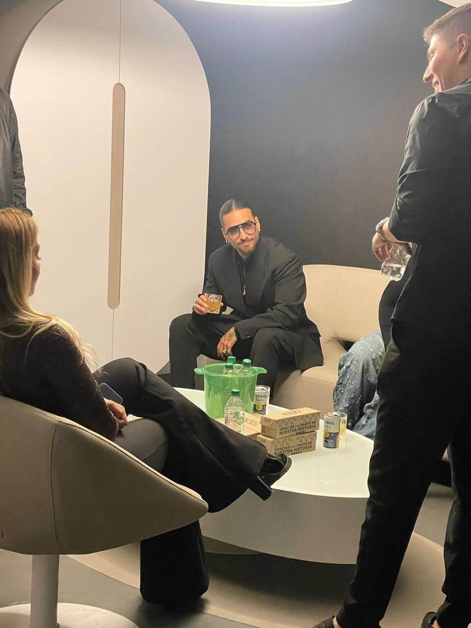 El cantante disfrutó evento de Luis Miguel en Bogotá.