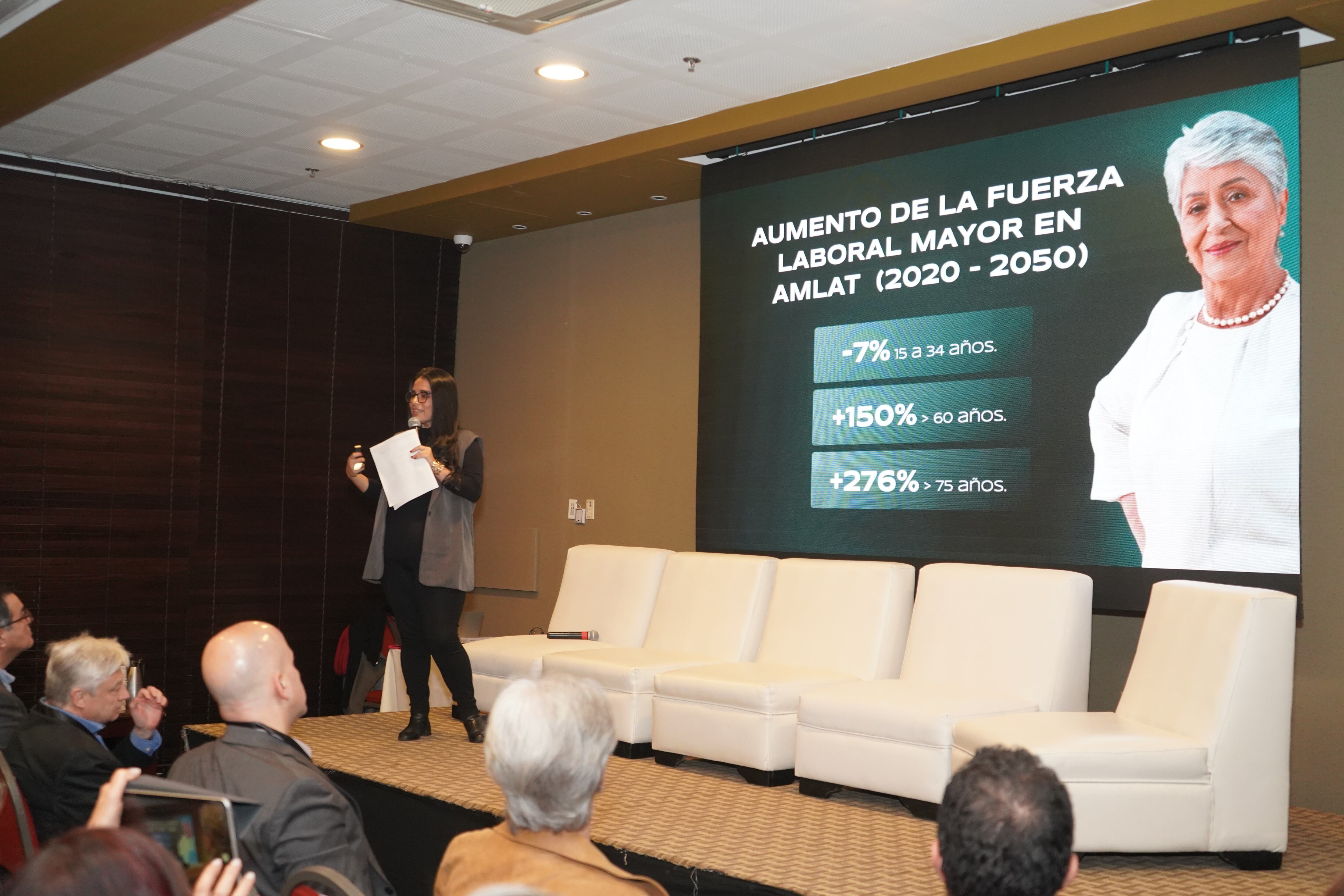 En el marco de Silver Summit 2024, un encuentro dedicado exclusivamente a la economía plateada y longevidad, se hizo un llamado urgente a capitalizar las oportunidades que ofrece el envejecimiento poblacional.