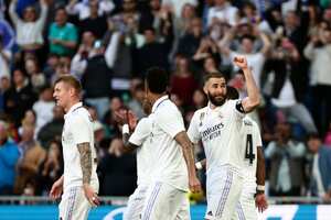 Benzema se fue de triplete en la goleada sobre Valladolid