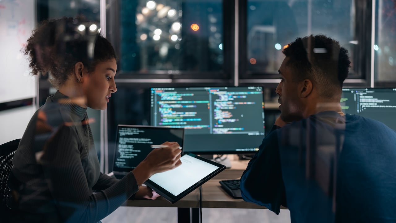 Según el estudio, el 47,8 % de las organizaciones sigue experimentando con esta tecnología sin obtener resultados o la adoptó sin definir qué buscaba cambiar.