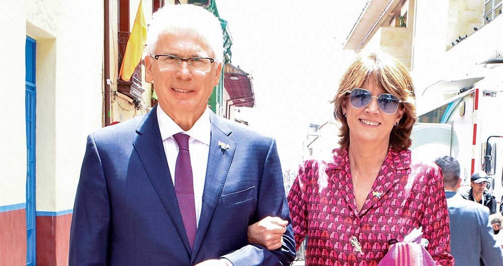 El exjuez español Baltasar Garzón junto a su pareja, la exfiscal española Dolores Delgado.