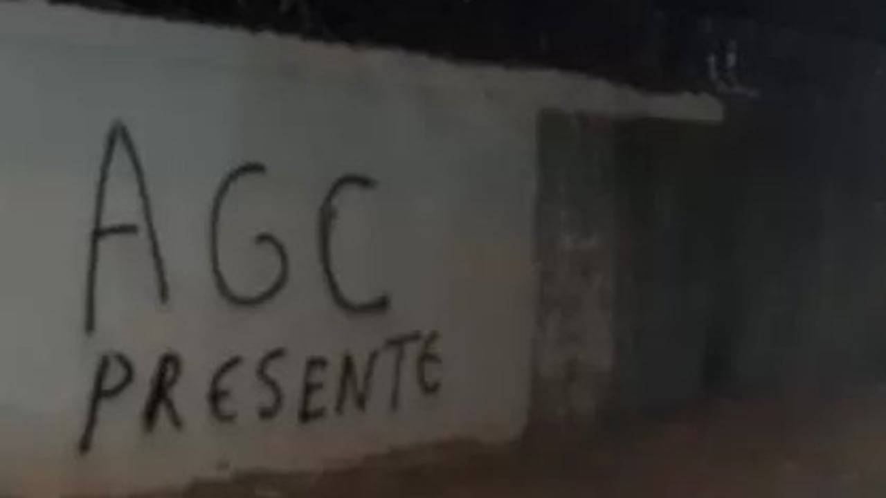 Autodefensas Gaitanistas de Colombia dejaron carteles de 'PRESENTE' en Cesar.