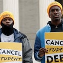 Frente a la Corte Suprema varios estudiantes y ex estudiantes piden que su deuda sea cancelada.