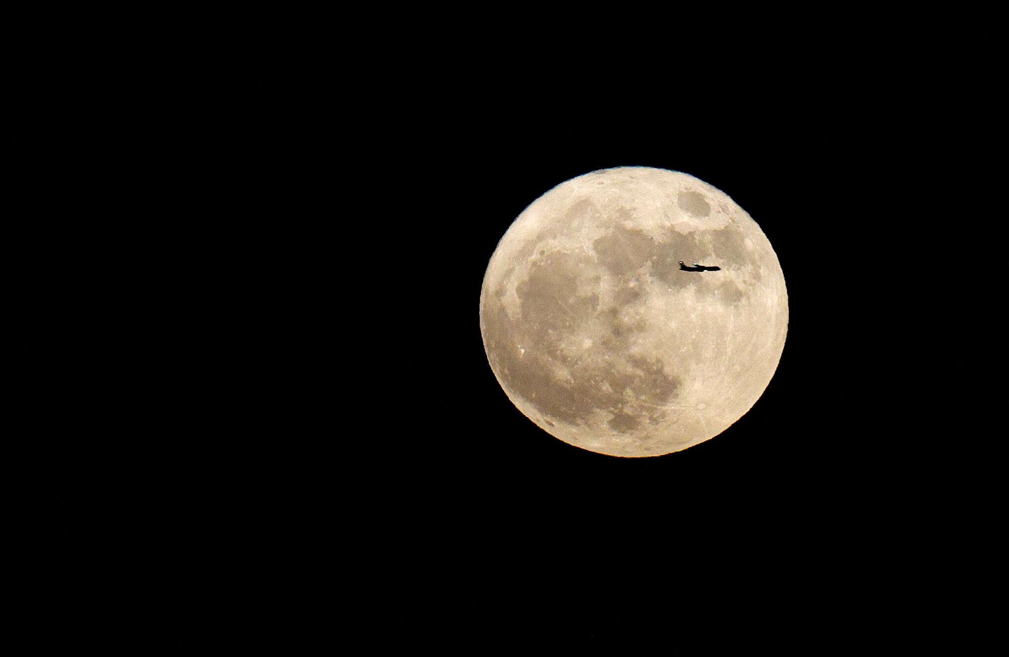 En imágenes: Buck Moon ilumina el cielo nocturno de todo el mundo.