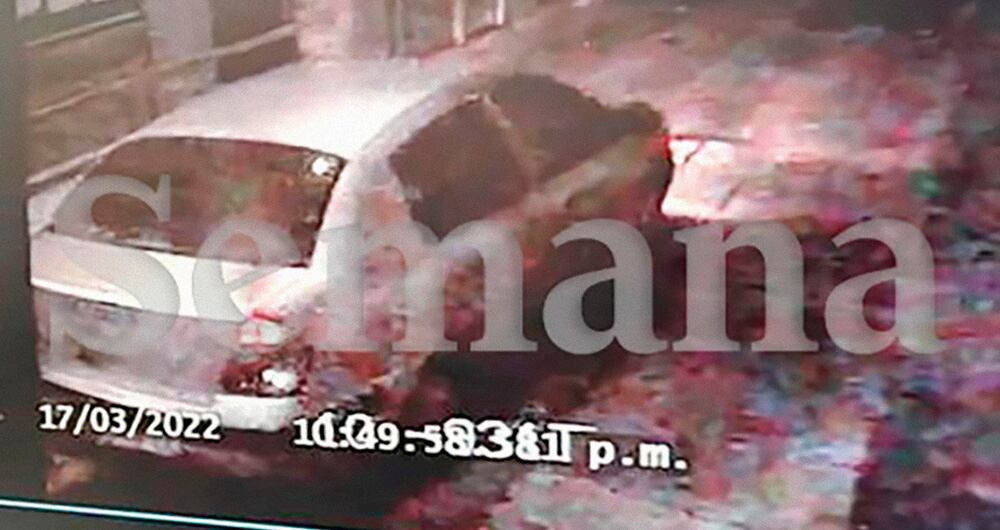  Este es el vehículo que llegó a la cárcel La Picota de Bogotá, a eso de las 11:42 de la noche del 17 de marzo. Se estacionó en el parqueadero principal y esperó a que Matamba saliera por la puerta principal del centro carcelario.  