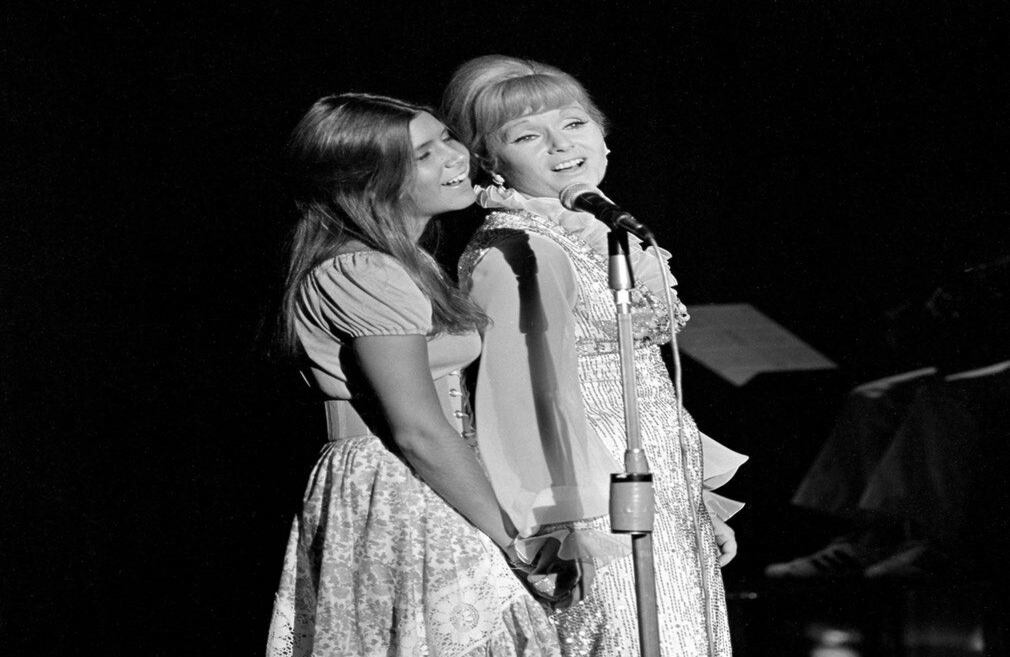 Carrie Fisher y Debbie Reynolds. Foto. AP