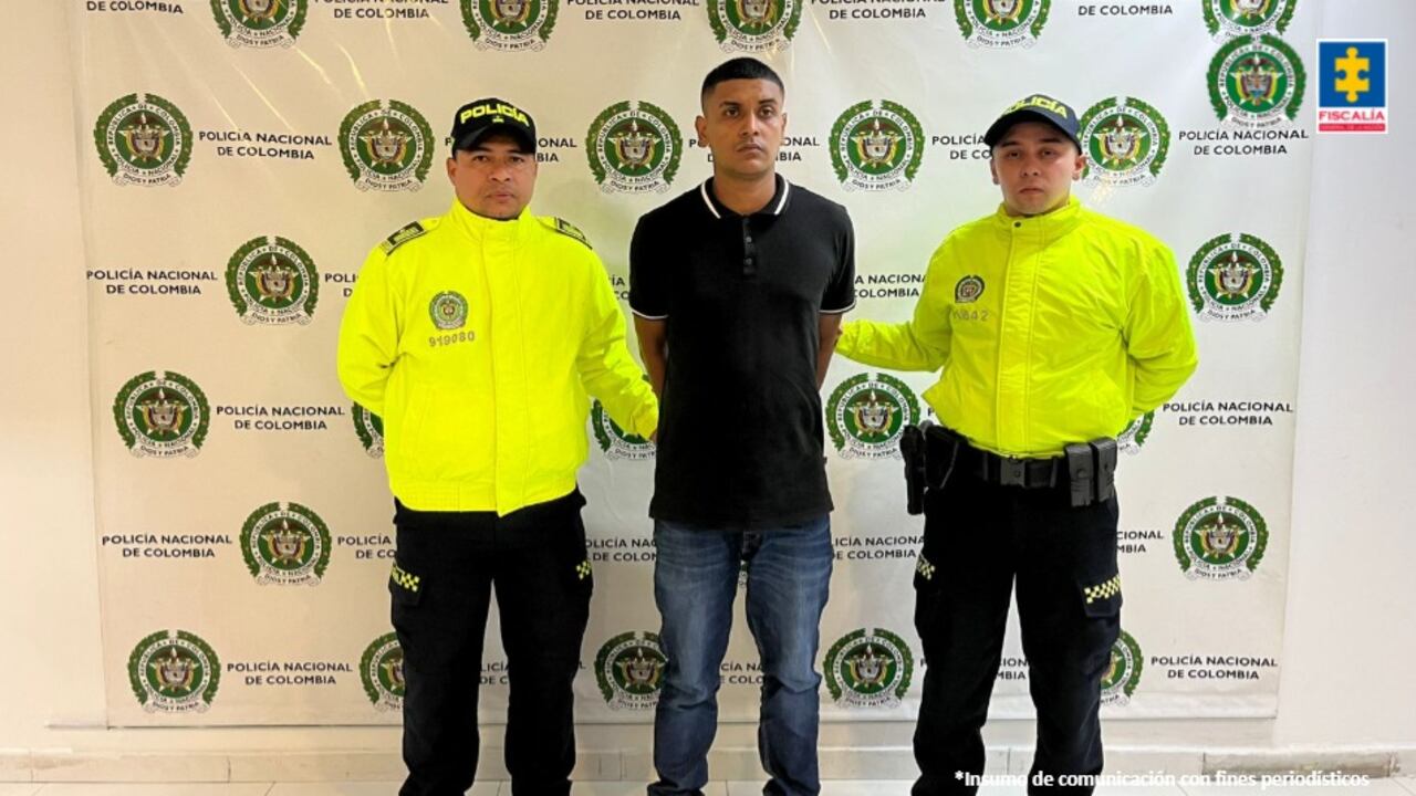 La Fiscalía señaló a Johan Cadena como el presunto responsable de intimidar a las víctimas para que no denunciaran ni alertaran la existencia de la red.