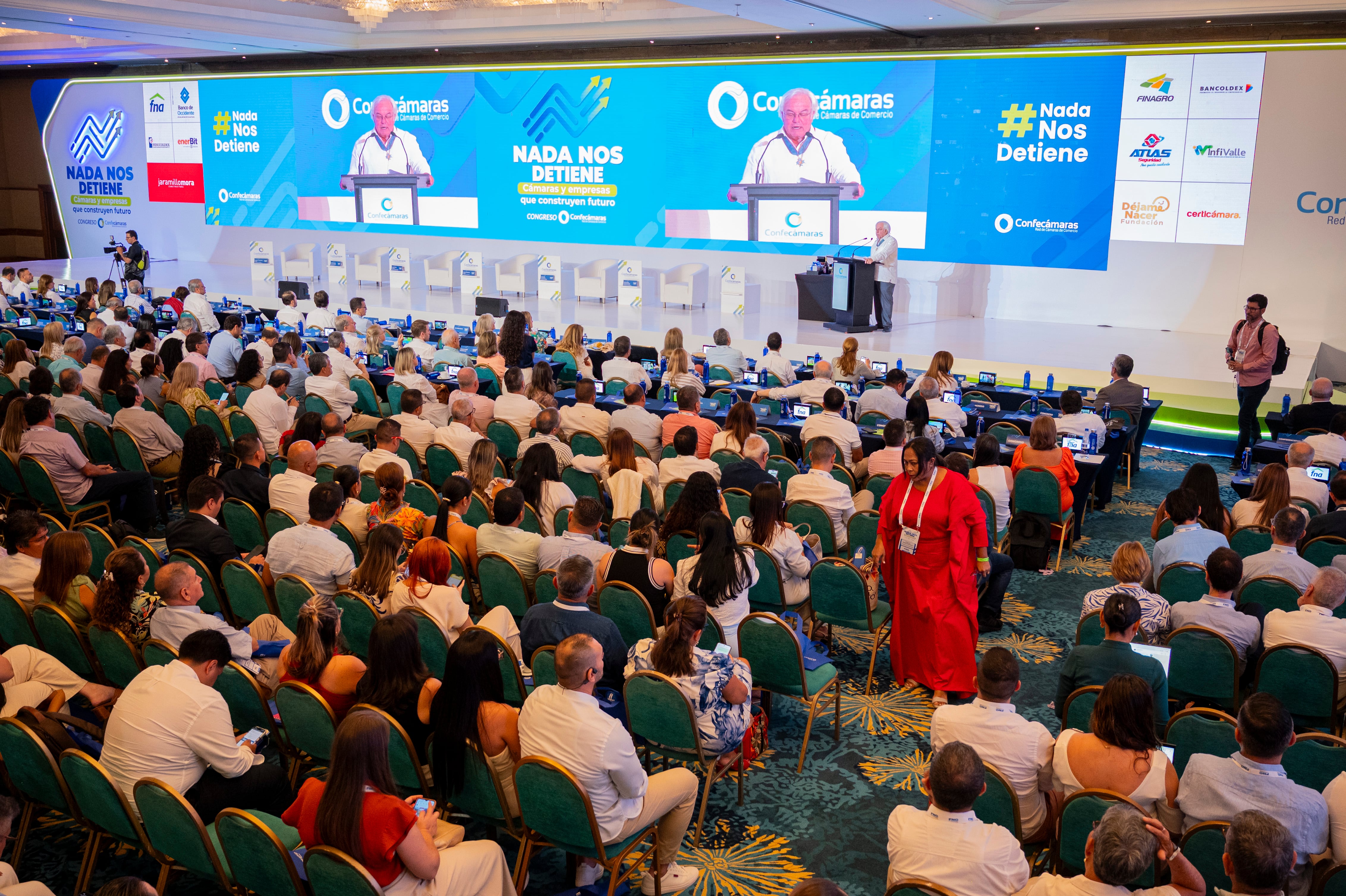 Más de 1.200 asistentes, entre empresarios, políticos y líderes de Colombia, participan en el Congreso de Confecámaras 2025