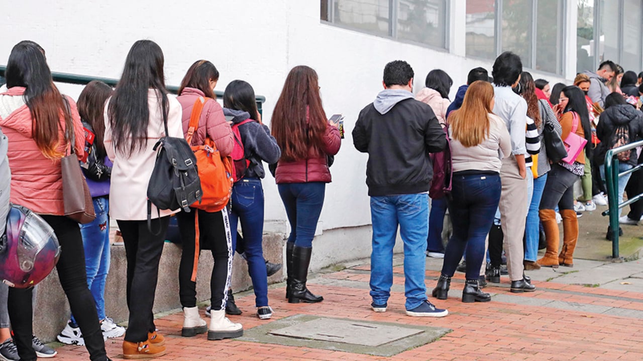 El mercado laboral, que no existe según el presidente Petro, es uno de los mayores problemas del país por el elevado desempleo y la alta informalidad.