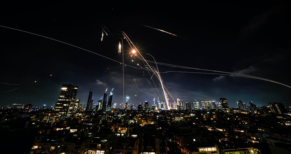 Irán tiene una mayor cantidad de tropas terrestres, pero no tantas aéreas. Aun así, el ataque contra Israel fue intenso este viernes.