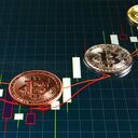 El precio del bitcoin se recuperó el año pasado y alcanzó valoraciones cercanas al 160 por ciento gracias a la expectativa de la decisión que tomó la SEC esta semana.