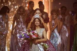 13 December 2021, Israel, Eilat: Miss India Harnaaz Sandhu reacts as she is crowned as Miss Universe during the 70th Miss Universe beauty pageant in Israel's southern Red Sea coastal city of Eilat. Photo: Ilia Yefimovich/dpa (Photo by Ilia Yefimovich/picture alliance via Getty Images)
