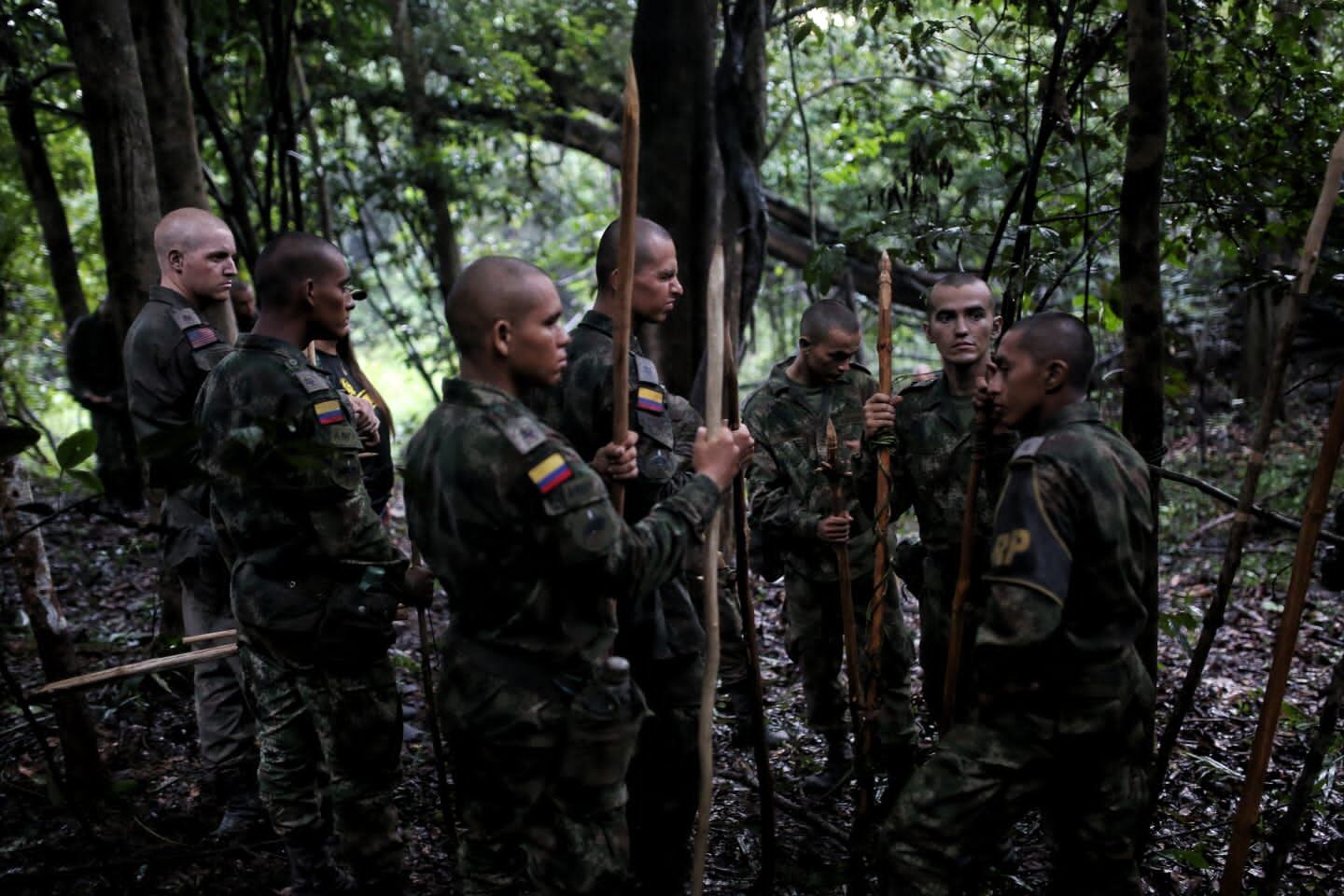 Curso de lanceros en la selva amazónica