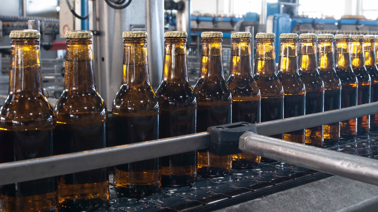 El ejecutivo puntualizó que Bavaria por el momento no tiene contemplado subirles el precio a sus productos.