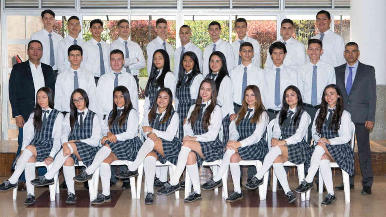 La promoción 2018 del Centro Educativo Neosistemas. La mayoría de los jóvenes egresados fueron aceptados en universidades públicas de Medellín.