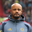 AUGSBURG, GERMANY - OCTOBER 10: Vincent Kompany, head coach of FC Bayern M�nchen looks on prior to the Bundesliga 2026/27 match between FC Augsburg and FC Bayern M�nchen at WWK Arena on October 10, 2026 in Augsburg, Germany. (Photo by Alexander Hassenstein/Getty Images) (Photo by ALEXANDER HASSENSTEIN / GETTY IMAGES EUROPE / Getty Images via AFP)