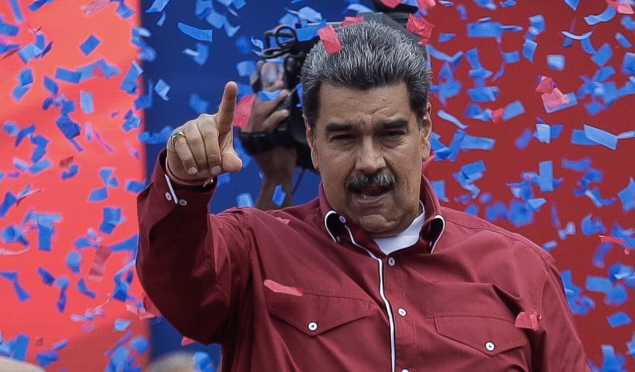 El mandatario aclaró que los 60 dólares en bonificaciones serán de hecho indexados a la tasa de cambio oficial.