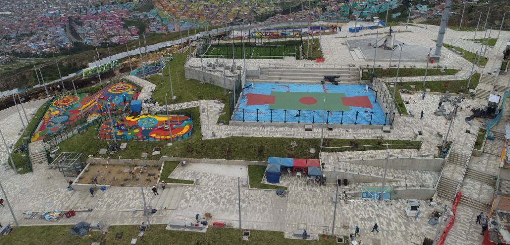 Entrega de obras en el Mirador Illimaní en Ciudad Bolívar.