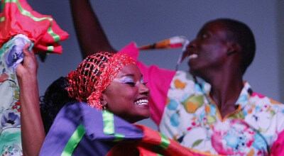 Aguajes de Mar y Manglar, nominado en la categoría Mejor Álbum Folclórico, es una creación de Cantares del Pacífico, una agrupación musical de Buenaventura que nace en el año 2005.