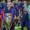 (L-R) Dani Alves of FC Barcelona with Champions League trophy, Adriano of FC Barcelona during the UEFA Champions League final match between Barcelona and Juventus on June 6, 2015 at the Olympic stadium in Berlin, Germany.(Photo by VI Images via Getty Images)