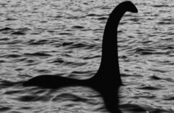 EL MONSTRUO DEL LAGO NESS: El episodio del avistamiento de esta criatura es un misterio de larga recordación. La foto, una de las más icónicas del siglo XX, fue hecha por un doctor escocés en 1934 y desde entonces ha alimentado todo un debate. Una carta desclasificada de la policía escocesa muestra que esta no tenía dudas sobre la existencia de “Nessy". Los estudios científicos sobre este tema son noticia aún hoy día. Foto: Getty Images.