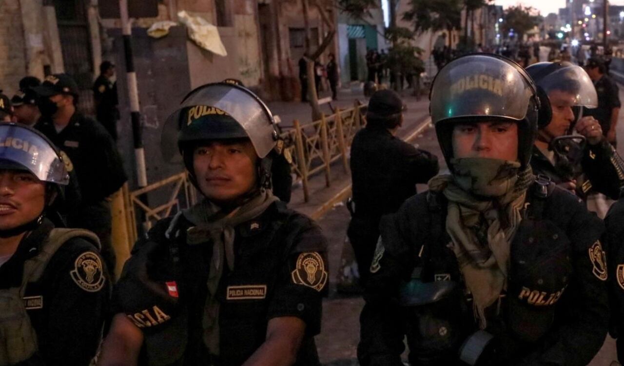La policía se tomó a la fuerza la Universidad de San Marcos para sacar a los manifestantes que se encontraban dentro del recinto