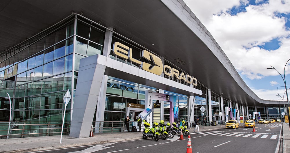    Fuera de las malas condiciones del clima, la falta de controladores aéreos, principalmente en el aeropuerto El Dorado, en Bogotá, desde donde se controla el tránsito aéreo del país, podría afectar las operaciones para la época de fin de año. Los pasajeros serían los más perjudicados. 